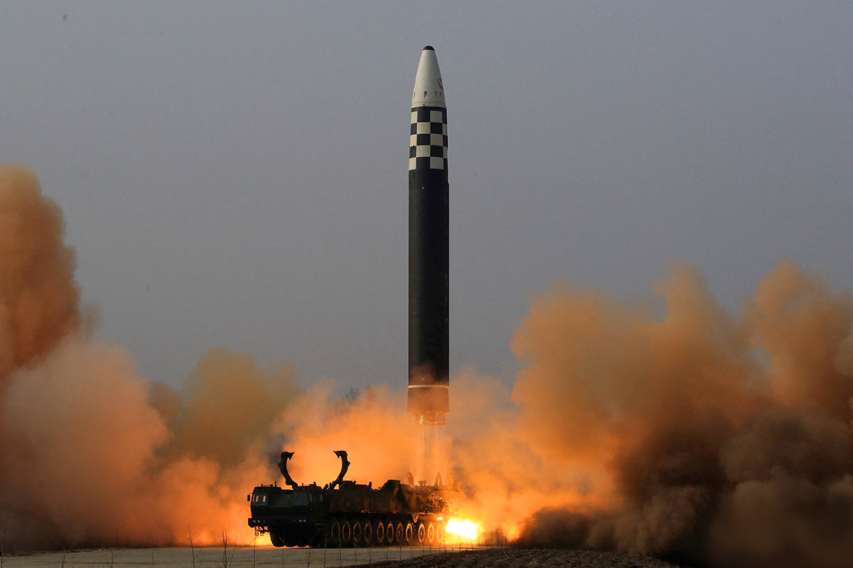 Испытания северокорейской межконтинентальной баллистической ракеты