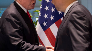 Си Цзиньпин пообещал Трампу не нападать при нем на Тайвань