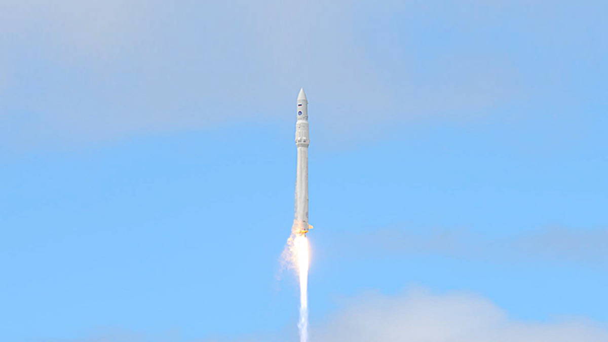 Ракета-носитель "Ангара" с военным спутником Минобороны стартовала с Плесецка