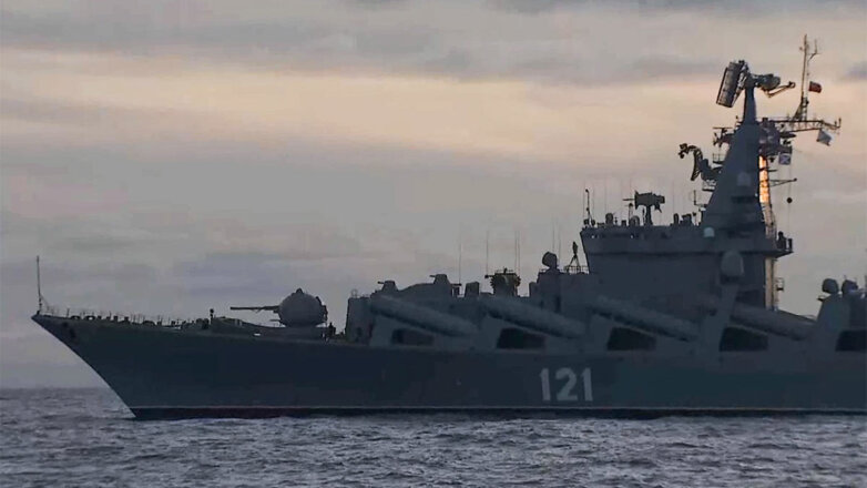 Минобороны сообщило, что крейсер "Москва" затонул во время буксировки