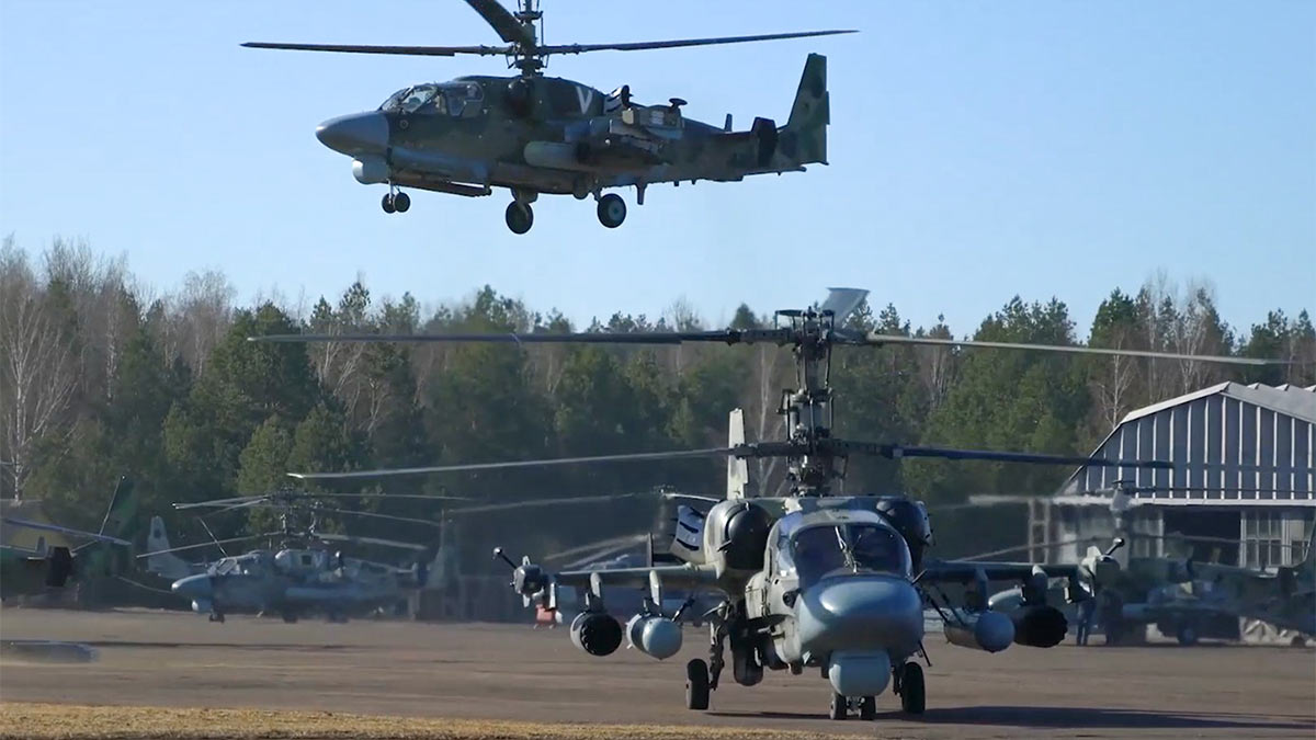 Российские ударные вертолеты Ка-52 в ходе спецоперации на Украине