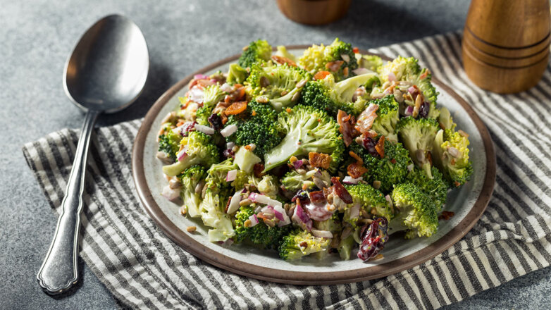 30 минут на кухне: дерзкий салат из брокколи