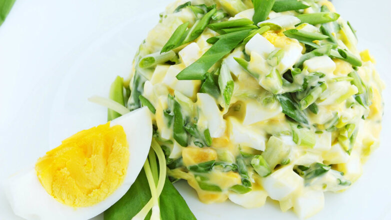 Антикризисная кухня: салат из черемши с яйцом
