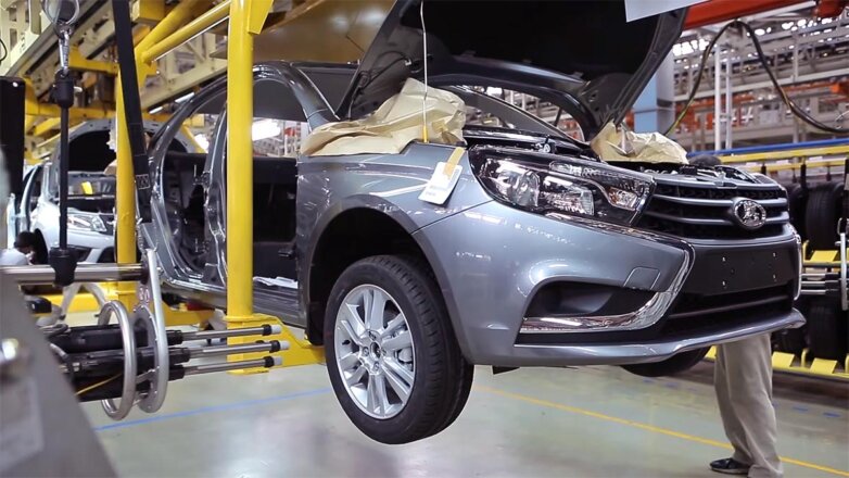 АвтоВАЗ останавливает выпуск Lada Vesta на полгода