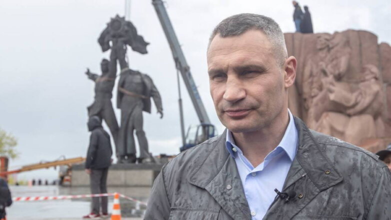 В Киеве хотят снести 60 памятников, связанных с Россией и СССР