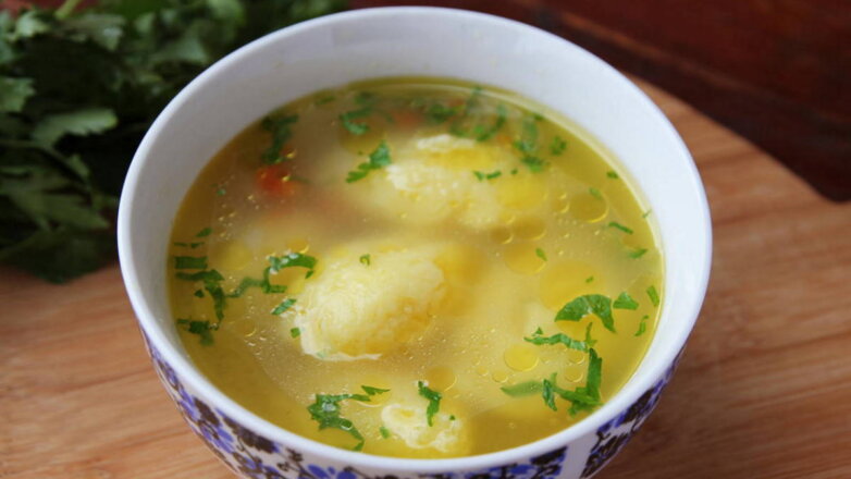 Антикризисная кухня: суп с манными клецками