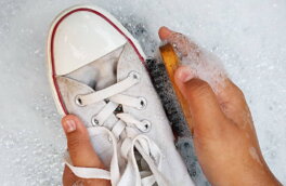 Обувь в порядке: как очистить белые кроссовки