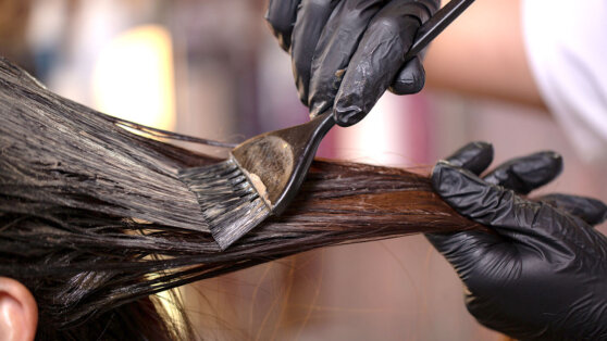 Чем покрасить волосы в домашних условиях: лучшие средства