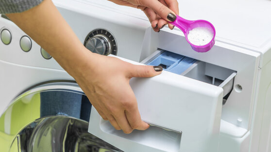 Почему в лотке стиральной машины остается порошок: 3 частых причины