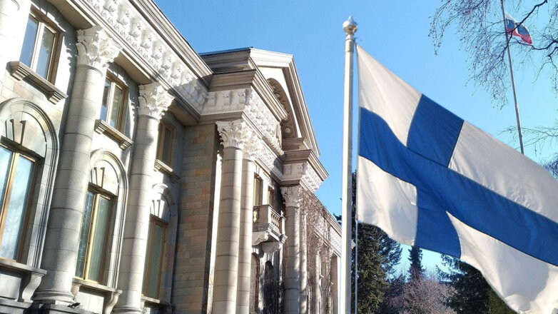 Финляндия вышлет двух российских дипломатов