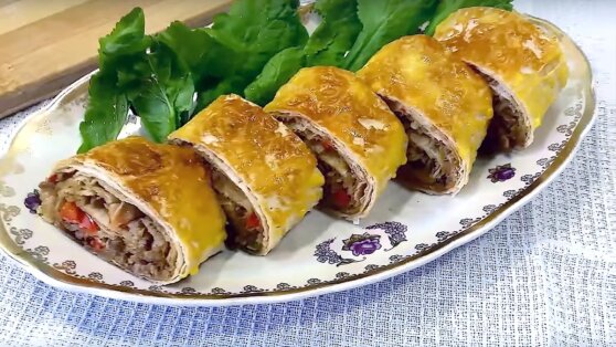 30 минут на кухне: мясной рулет из лаваша в духовке
