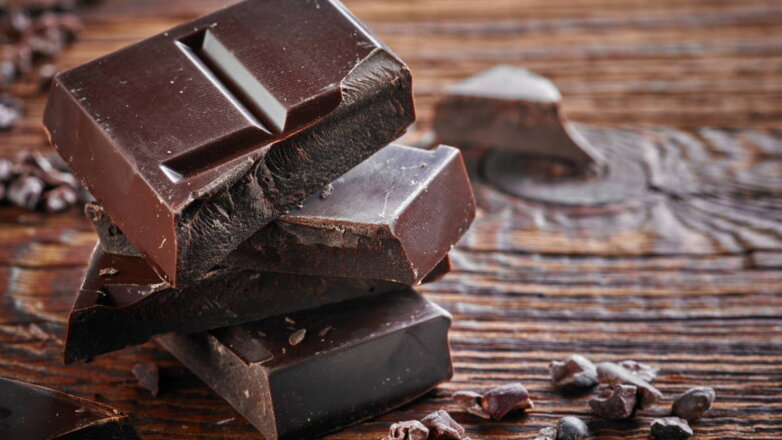 Для сердца, кожи и настроения: названы главные преимущества темного шоколада