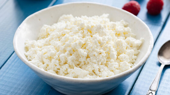 Мифы о еде: чем полезен творог, кому он может быть вреден и как выбрать хороший