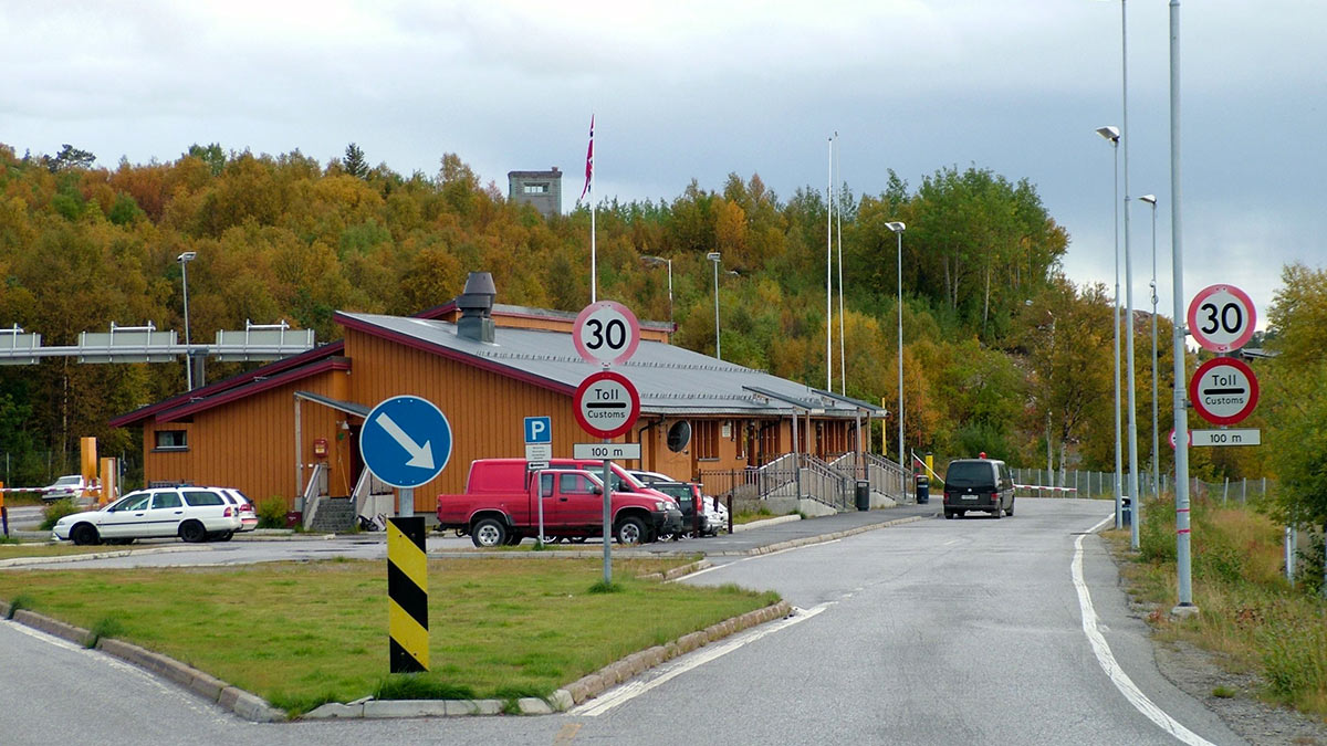 Пункт пропуска на российско-норвежской границе Стурскуг