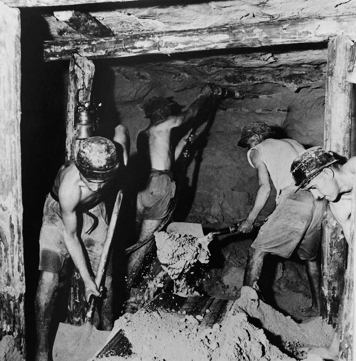 Добыча фосфатов в Хурибге, Марокко. 1950-е