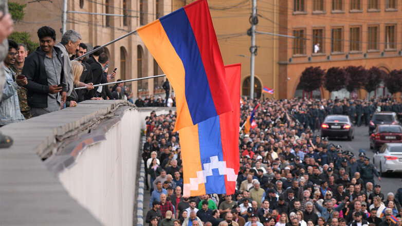 Противники Пашиняна разблокировали правительственное здание в Ереване