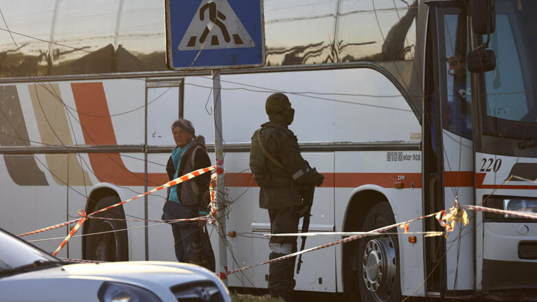 Автобус с беженцами из Мариуполя