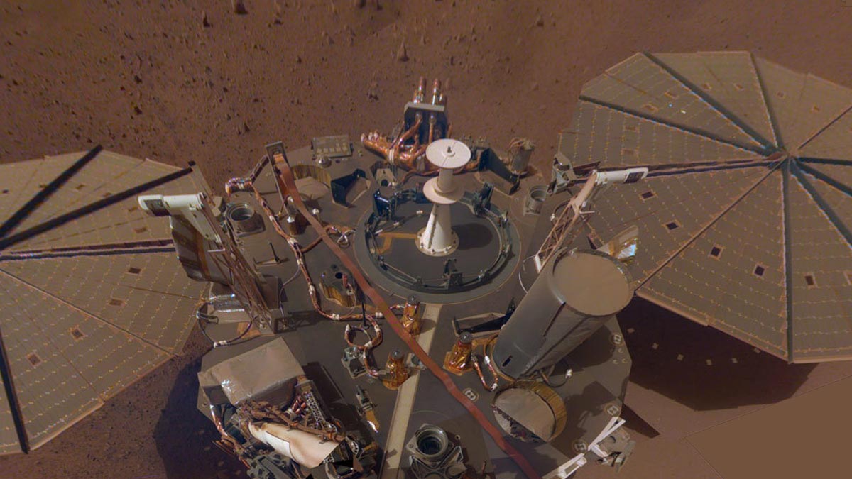 Марсоход Insight отправил свое последнее селфи