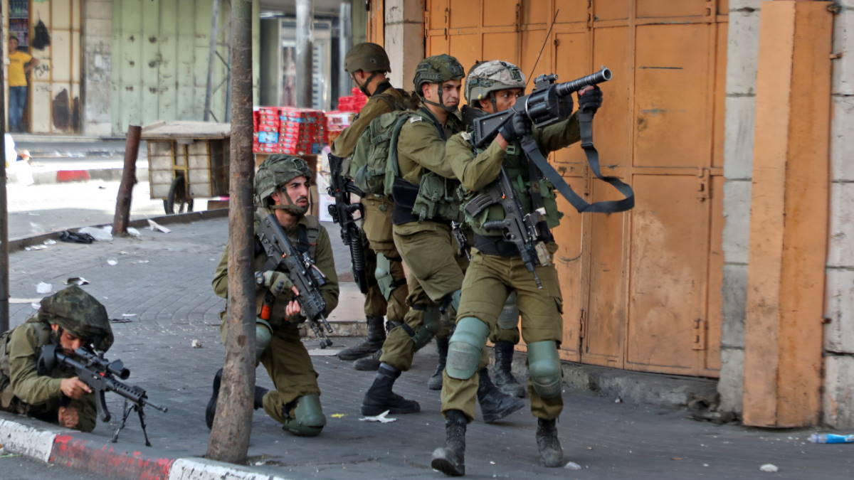 Более 100 человек пострадали во время столкновений между палестинцами и израильской армией