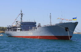 ВМФ России обследует затопленный в порту Мариуполя корабль управления ВМС Украины