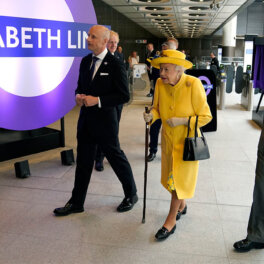 Елизавета II посетила станцию метро в Лондоне, несмотря на проблемы со здоровьем