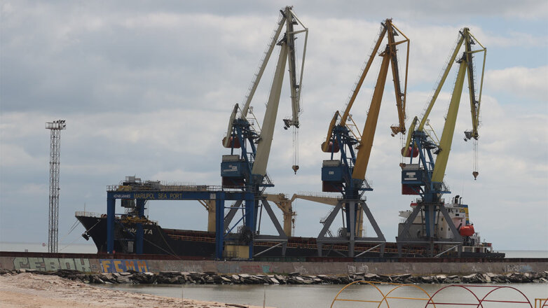 Мариупольский порт может начать отправку грузов в регионы РФ летом 2023 года