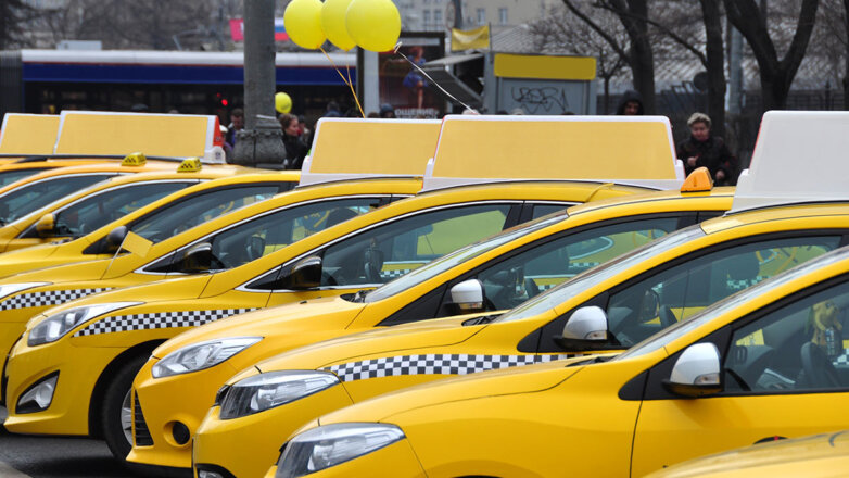В Минтрансе РФ предлагают запретить таксистам работать больше 12 часов