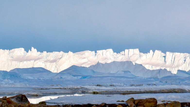 В Антарктиде нашли огромное озеро, покрытое трехкилометровым льдом