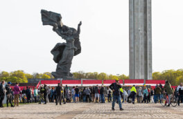 Москва может потребовать от Риги компенсацию за ущерб советским памятникам
