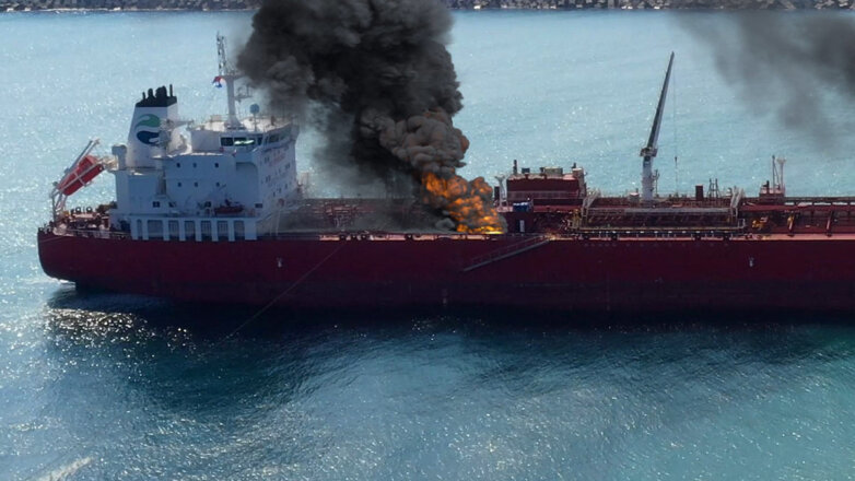 В Азовском море загорелось турецкое судно с зерном