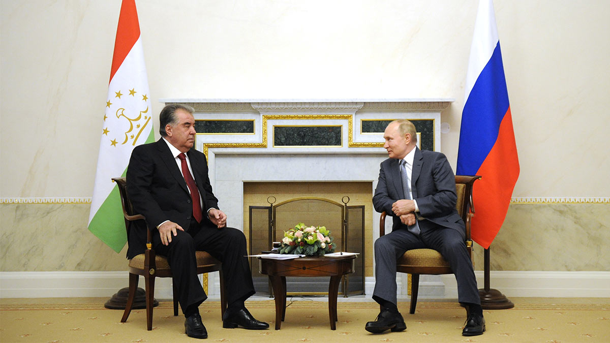 Путин на встрече с Рахмоном призвал развивать экономические связи России и Таджикистана