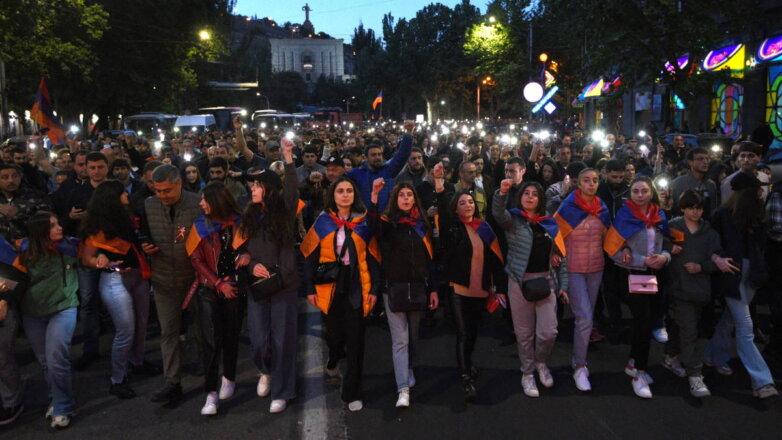 Армянская оппозиция провела массовое шествие в Ереване