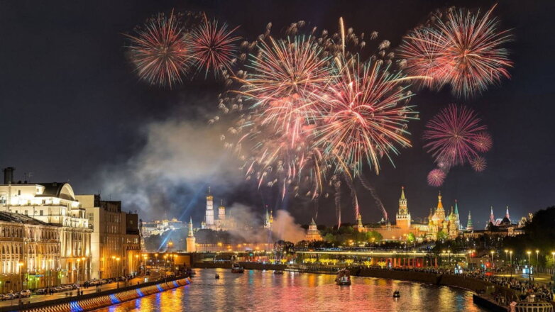 В Москве дали праздничный салют в честь Дня Победы