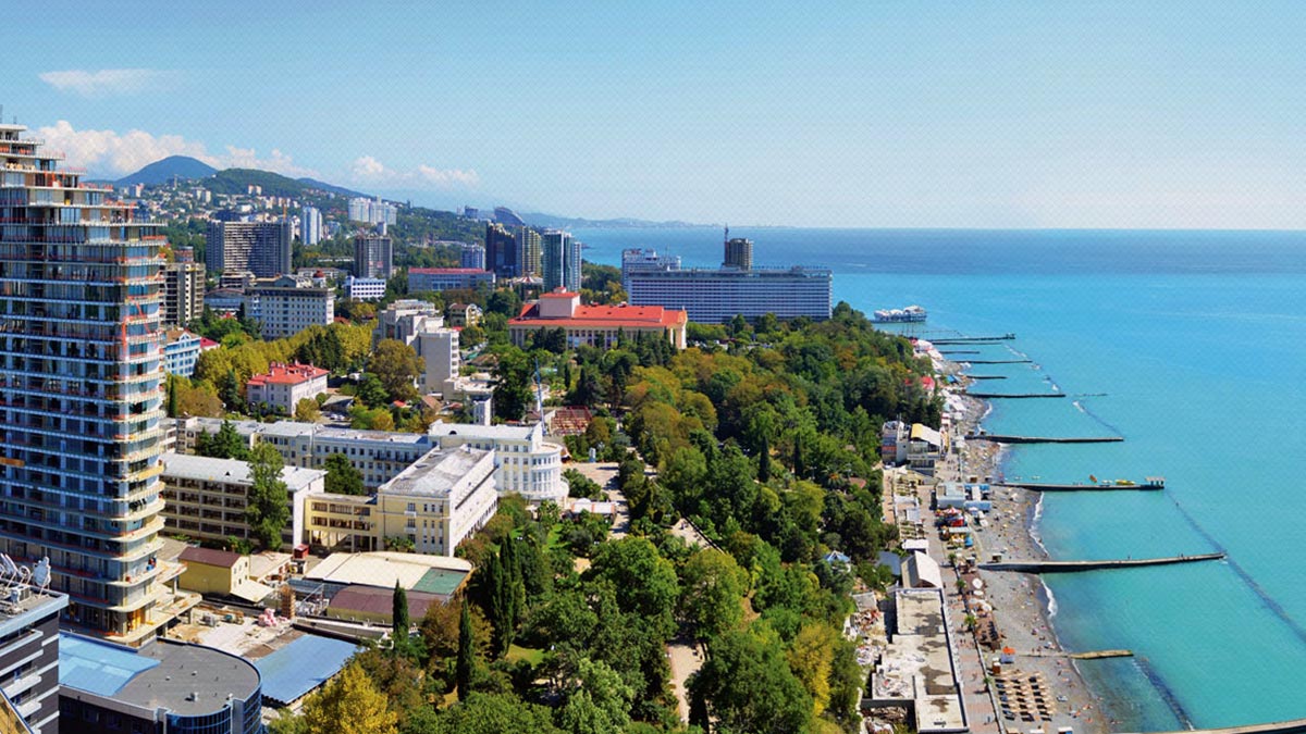 Отпуск-2022: почти все места на лето в популярных отелях Сочи и Абхазии раскупили