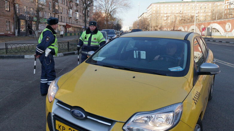 Госдума приняла закон о запрете работать в такси судимым за ряд преступлений
