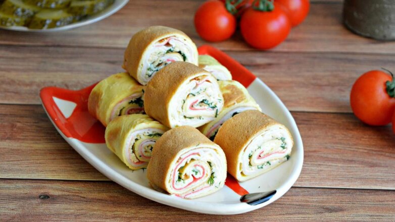 30 минут на кухне: яичные рулеты с крабовыми палочками, сыром и майонезом