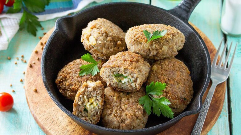 30 минут на кухне: зразы мясные с яйцом и луком на сковороде
