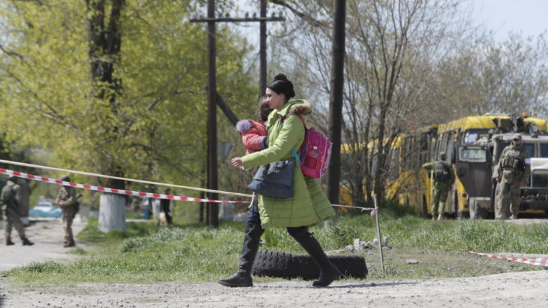 СМИ: с "Азовстали" эвакуировали 12 мирных жителей