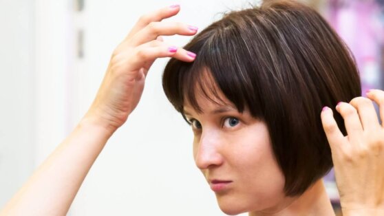 Насколько плохо вырывать седые волосы: 3 возможных последствия