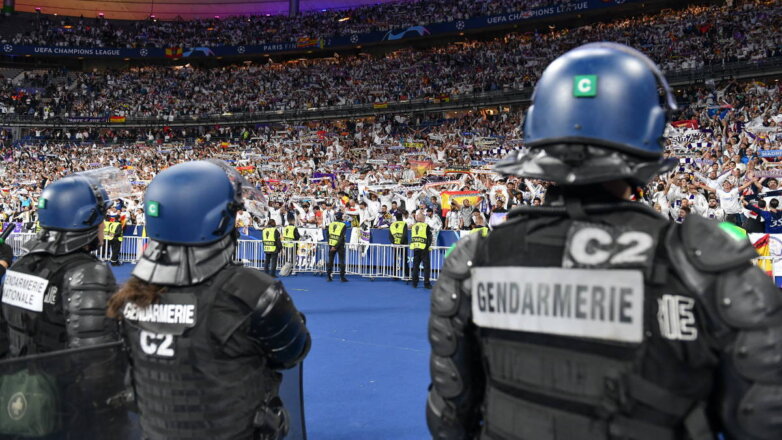 полиция на стадионе