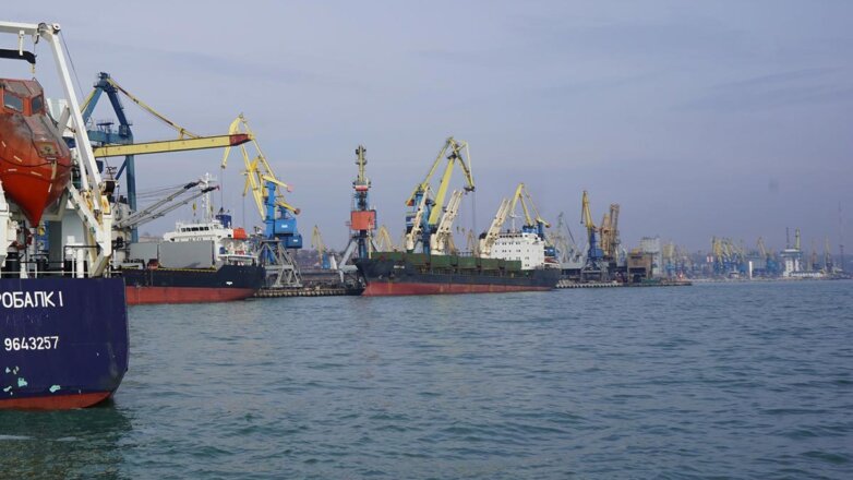Кабмин РФ выделит около миллиарда рублей на восстановление порта Мариуполя