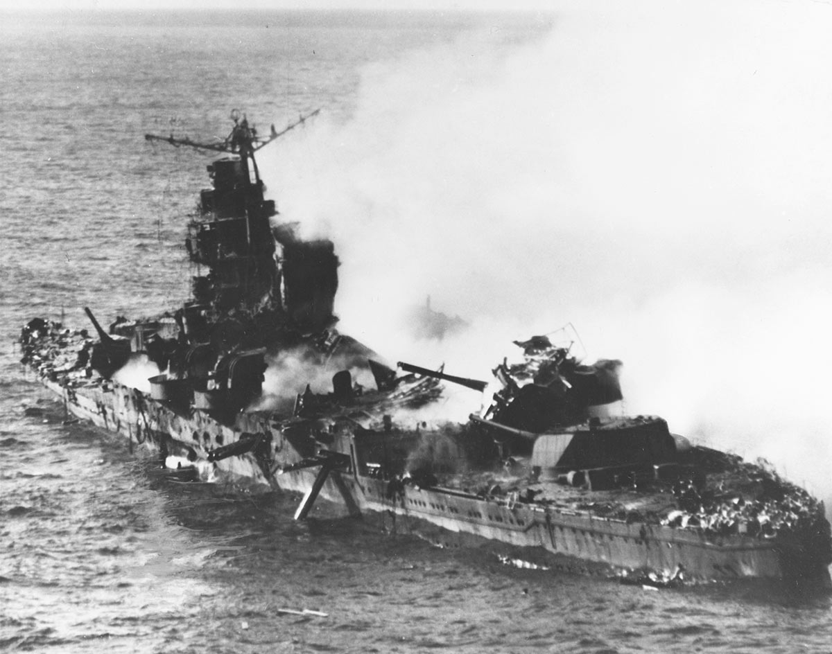 Гибель японского крейсера "Микума" в битве при Мидуэе
