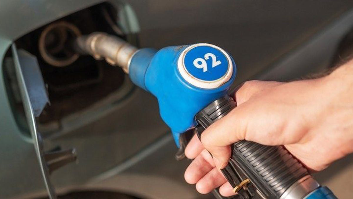 Оптовая цена бензина АИ-92 в России превысила 60 тысяч рублей за тонну