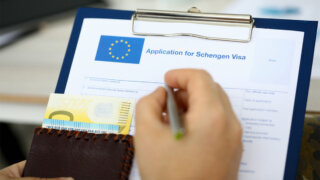 Доля отказов россиянам в шенгенской визе выросла в 13 раз