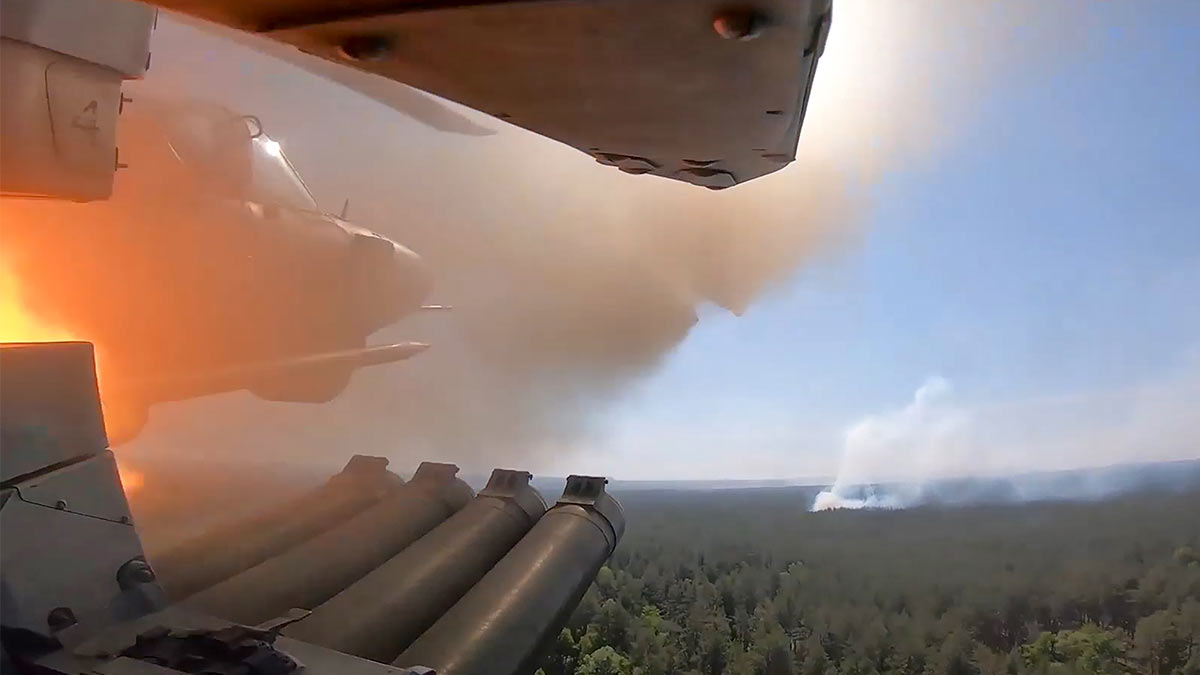 Боевая работа экипажей ударных вертолетов Ка-52 по уничтожению опорных пунктов ВСУ