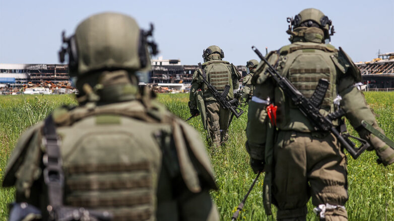 Донецкая область. Военнослужащие Народной милиции ДНР во время выполнения боевых задач