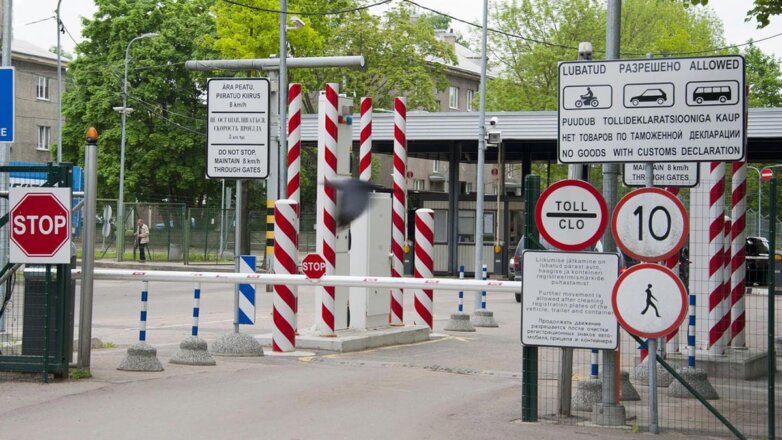 Россиянам с "шенгеном" закрыли въезд в Польшу и страны Балтии
