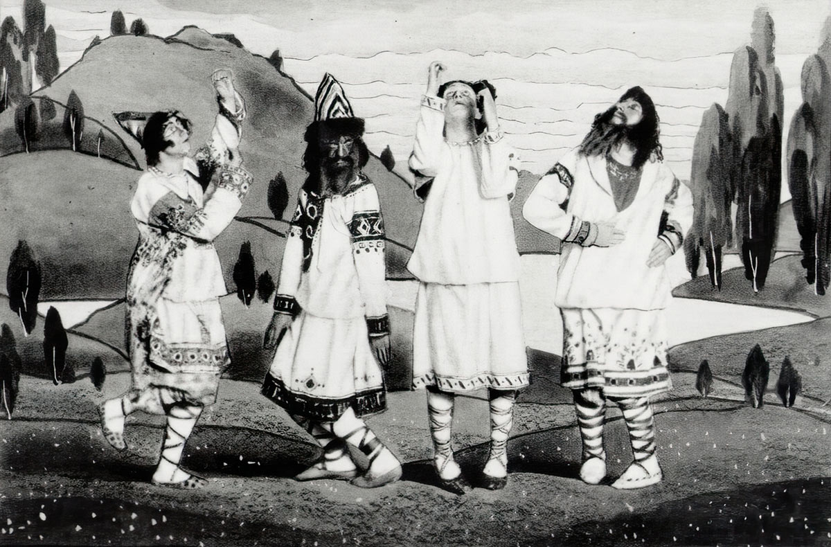 Вацлав Нижинский (крайний слева) с танцорами Русского балета в костюмах в спектакле "Весна священная"