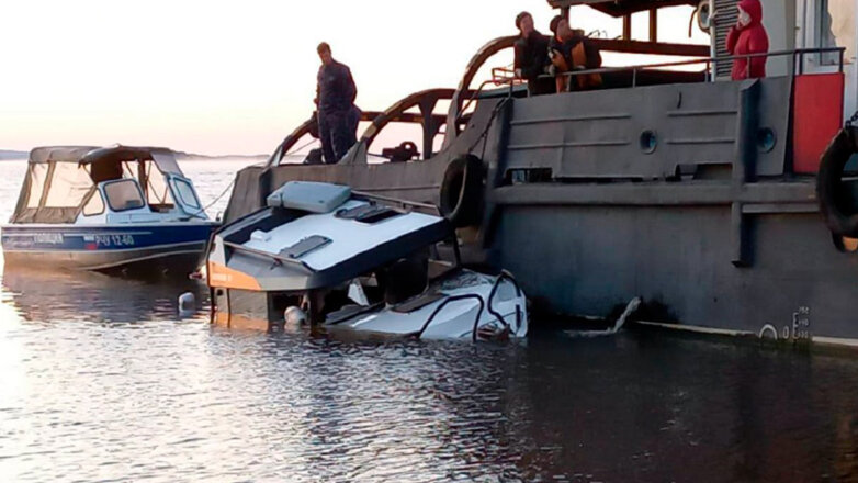 Четверо россиян погибли во время столкновения катера с грузовым судном
