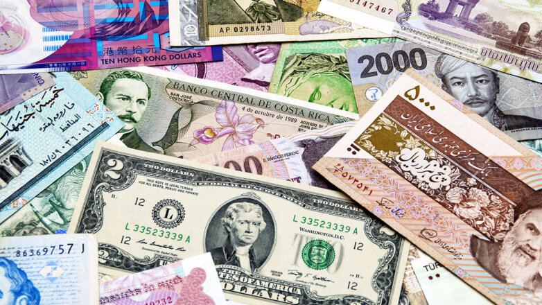 В России предложили либерализовать ввоз наличной валюты